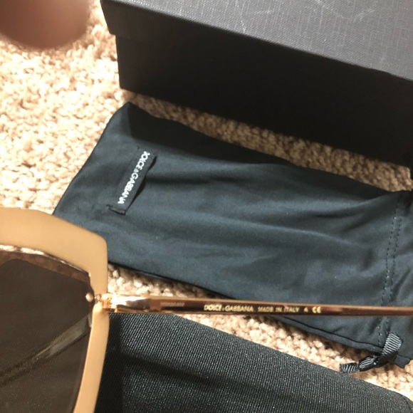Dolce & gabbana sun glasses - Picture 4 of 8